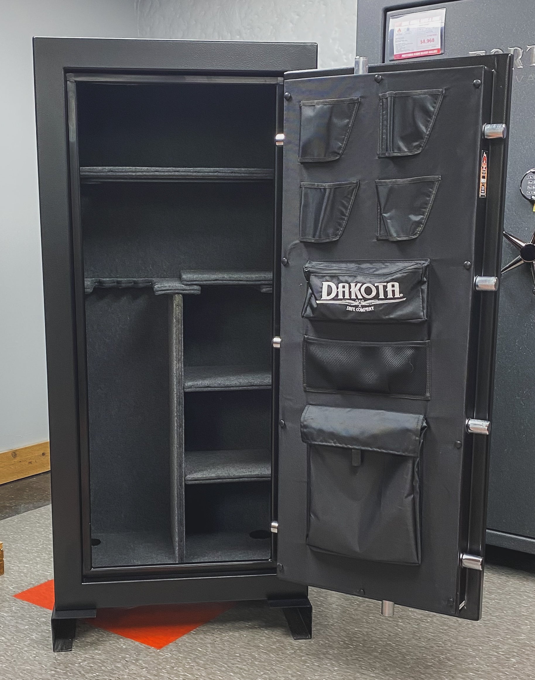 金庫 02B631F4-4549-4B01-91E9-