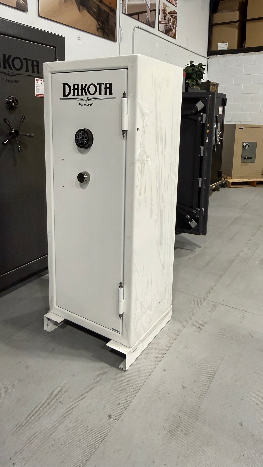 BLEMISH DAKOTA JEWELRY SAFE